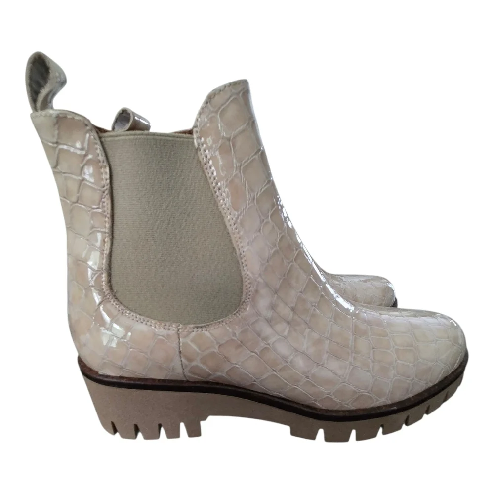 BRENDA Zaro Cream Ankle Boots with Elegant Design, Size 8